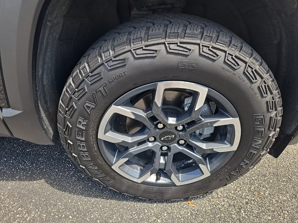 Used 2025 Chevrolet Equinox ACTIV w/ LPO, Floor Liner Package FWD image 18