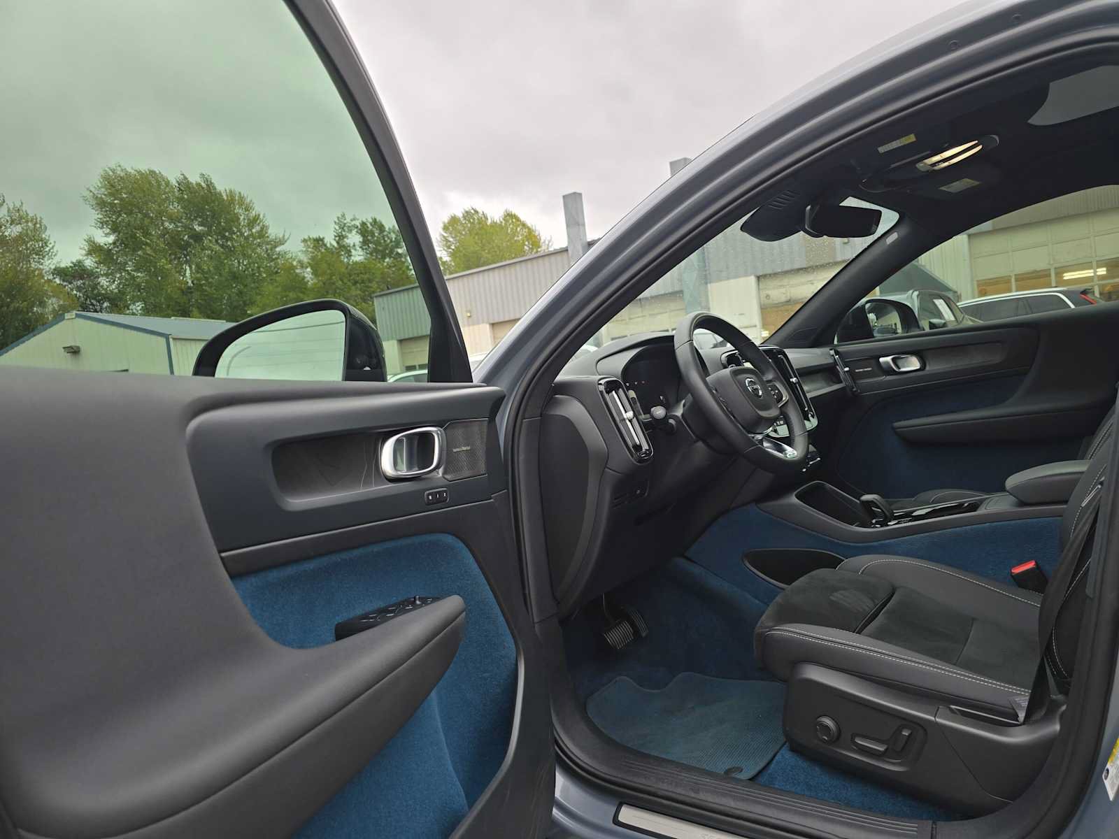 Certified 2023 Volvo C40 P8 Recharge Ultimate AWD/4WD image 21