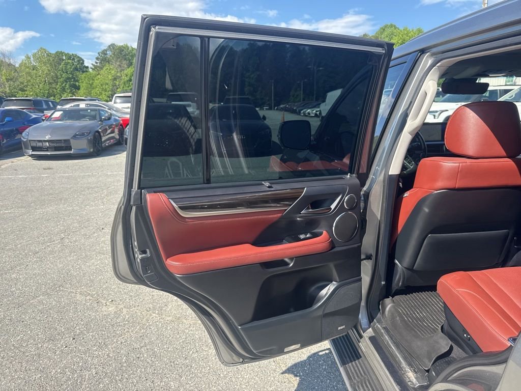 Used 2020 Lexus LX 570 4WD w/ Luxury Package image 28