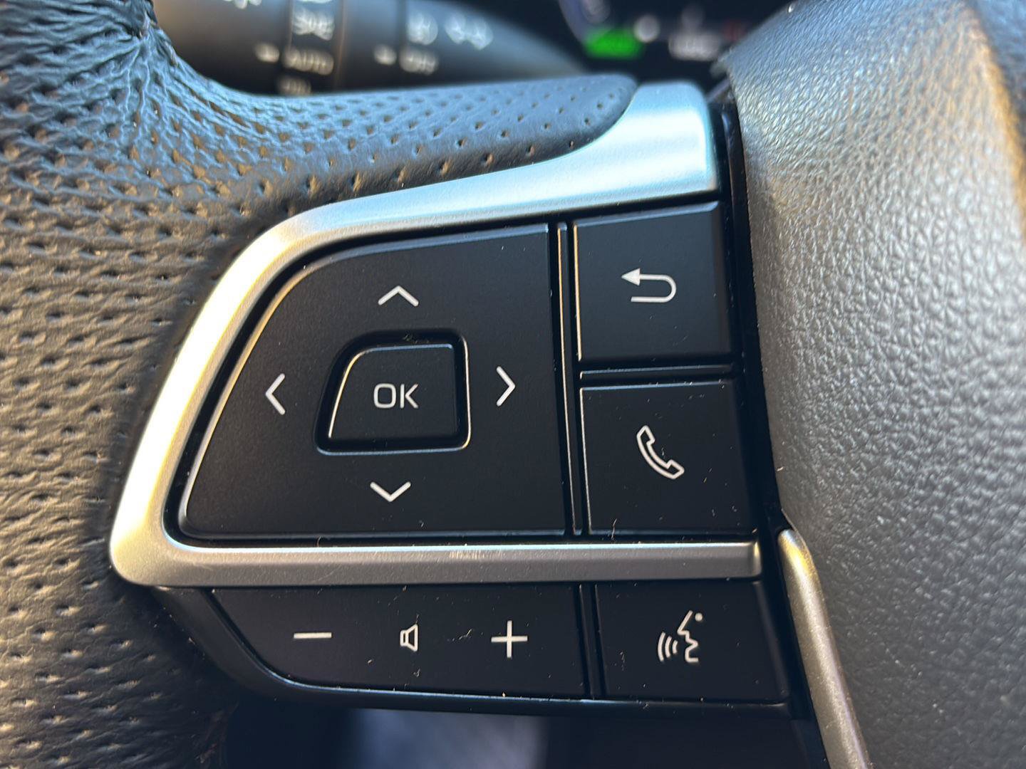 Used 2025 Toyota Sienna Limited AWD/4WD image 28