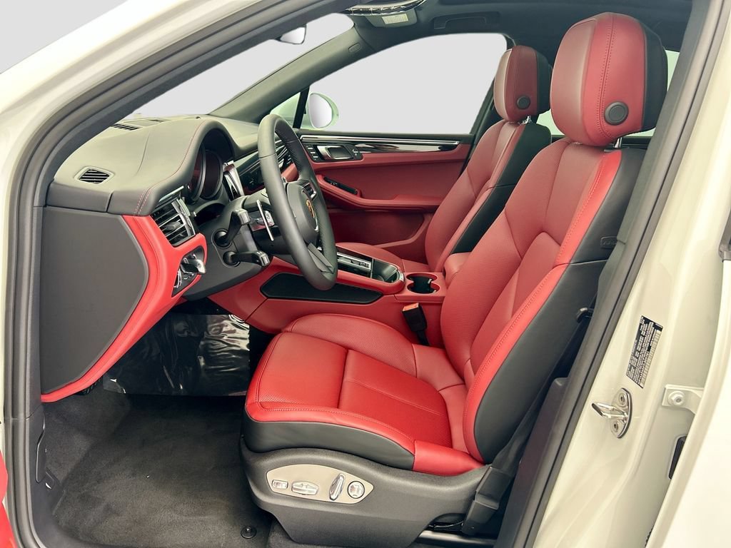 Used 2026 Porsche Macan AWD/4WD image 5