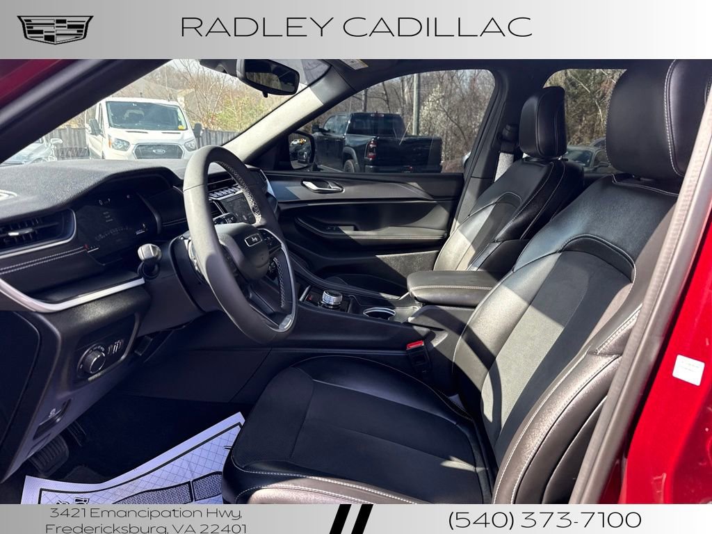 Used 2024 Jeep Grand Cherokee L Altitude AWD/4WD image 3