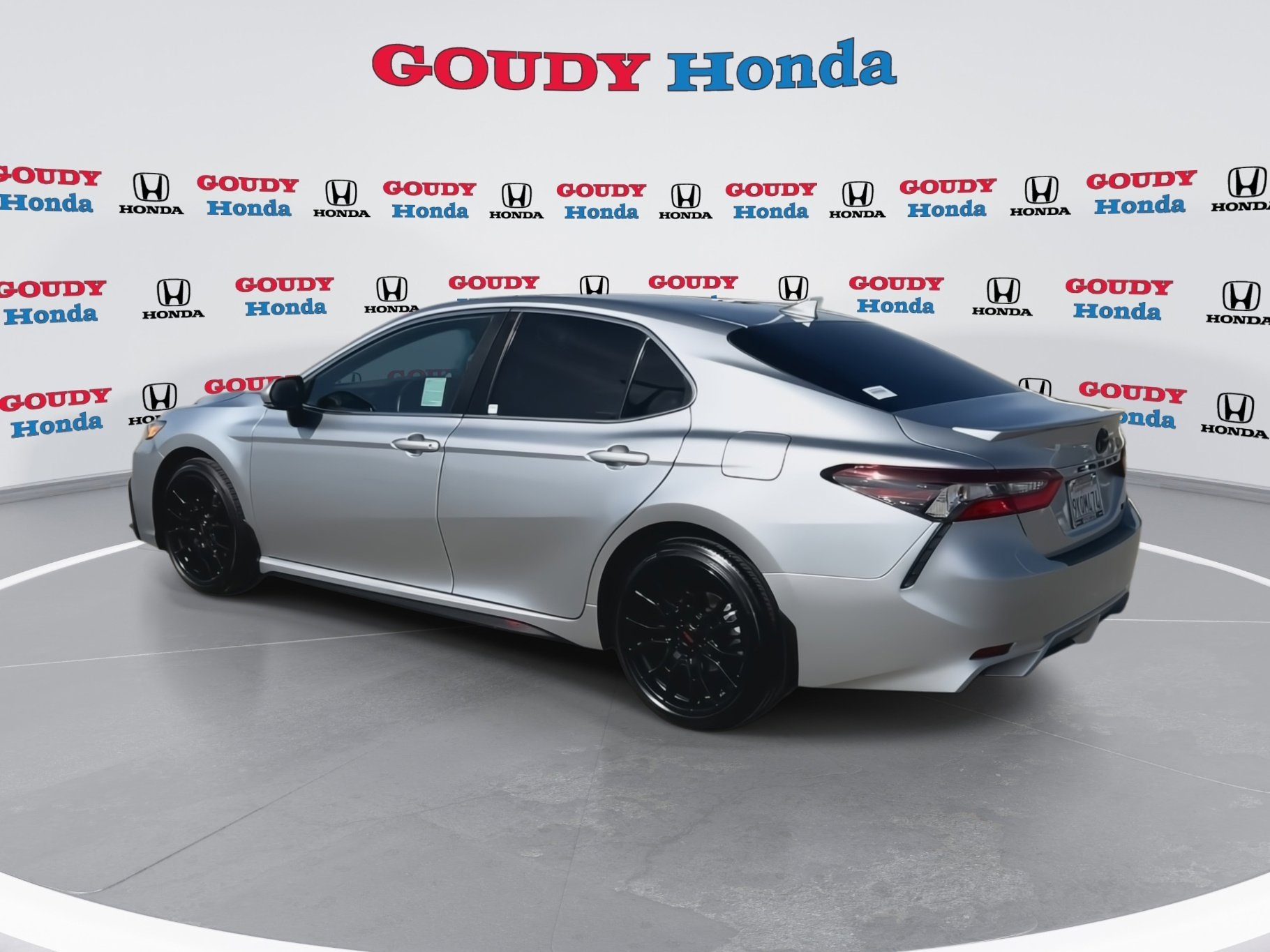 Used 2024 Toyota Camry SE image 6