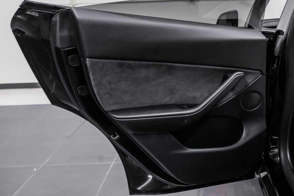 Used 2023 Tesla Model Y Long Range AWD/4WD image 39