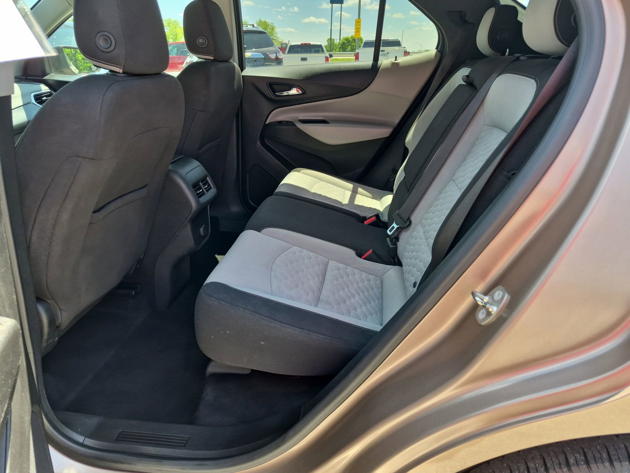 Used 2018 Chevrolet Equinox LS w/ LPO, Cargo Package FWD image 18