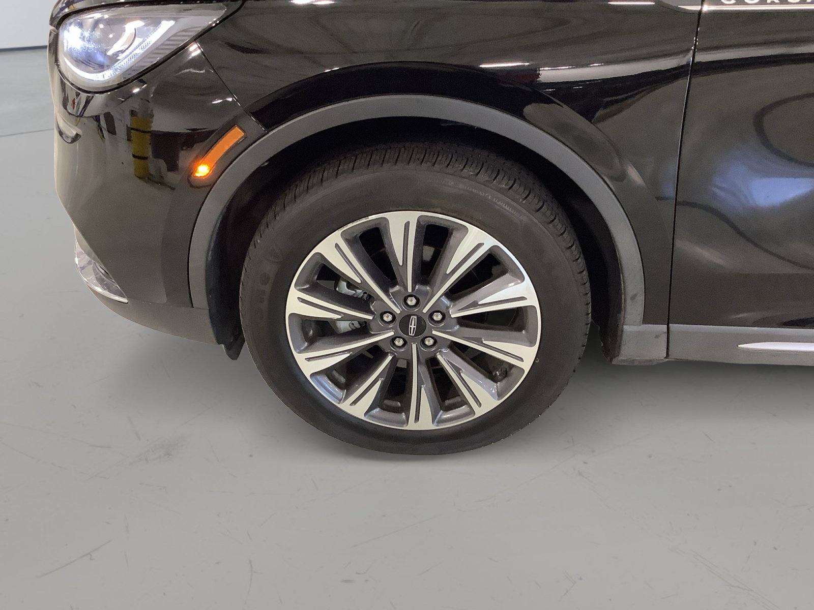 Used 2022 Lincoln Corsair Reserve w/ Elements Package FWD image 9