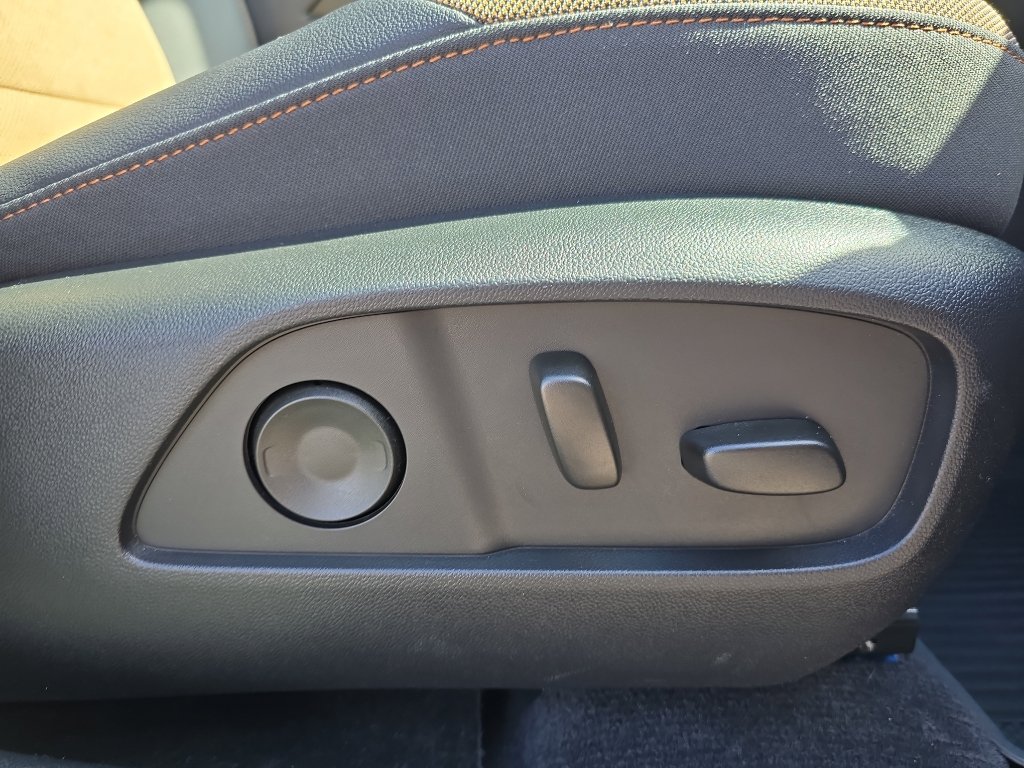 Certified 2025 Chevrolet Equinox ACTIV w/ Safety and Technology Package AWD/4WD image 26