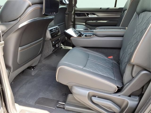 New 2026 Jeep Grand Wagoneer Summit AWD/4WD image 11
