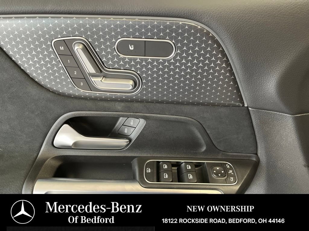 Used 2026 Mercedes-Benz GLB 250 4MATIC image 12