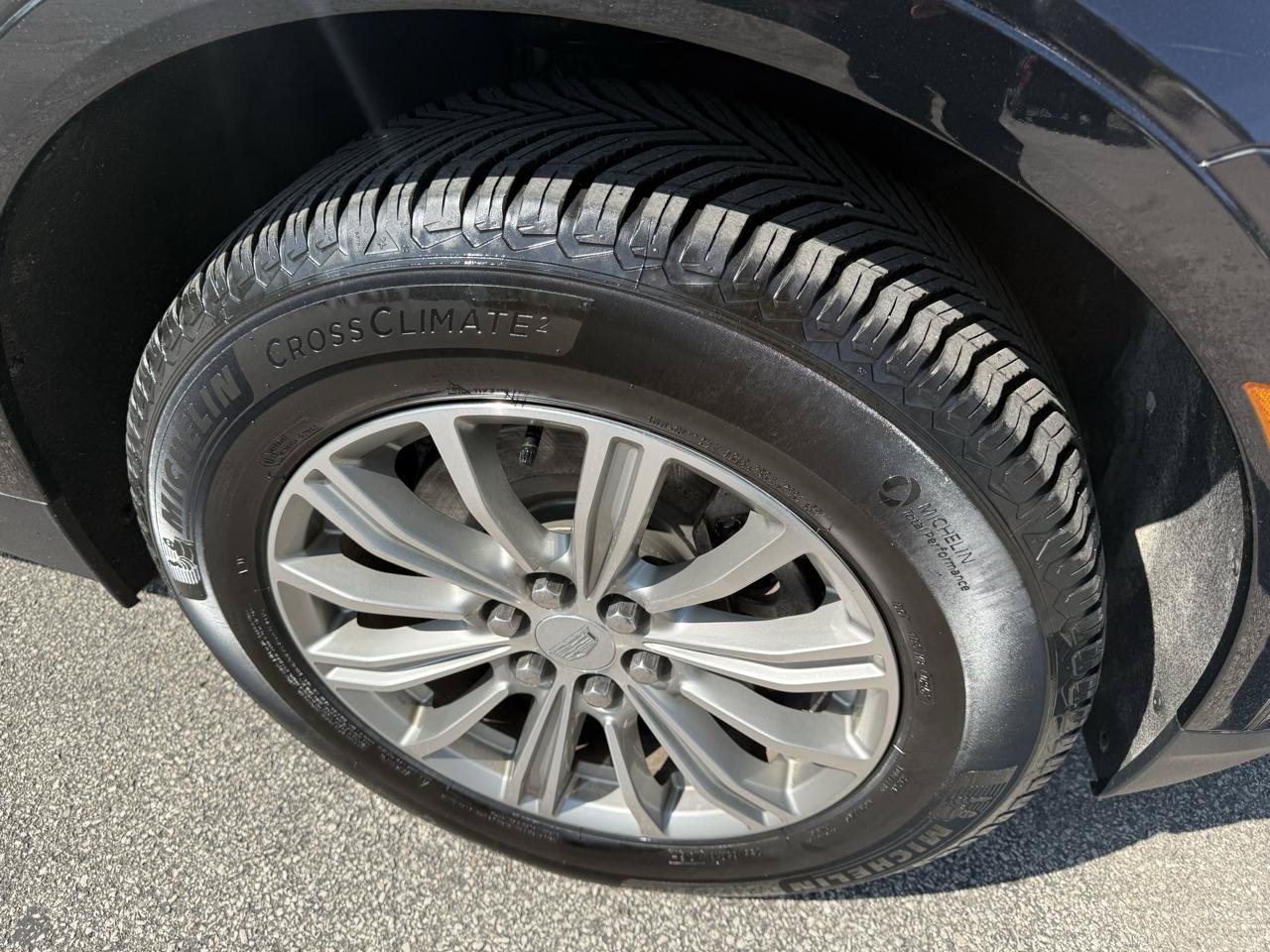 Used 2017 Cadillac XT5 Luxury w/ Driver Awareness Package FWD image 9