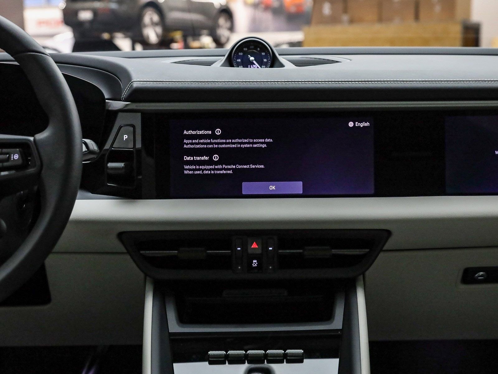 Certified 2025 Porsche Macan Electric image 18