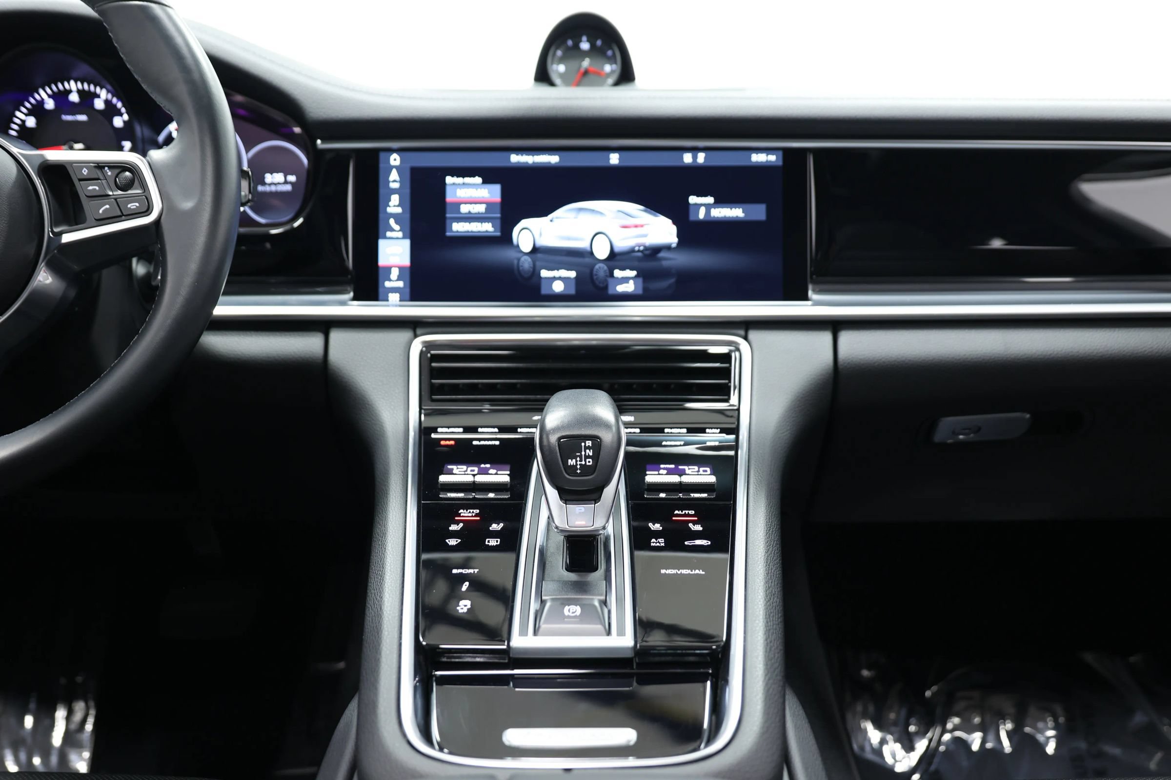 Used 2020 Porsche Panamera AWD/4WD image 32