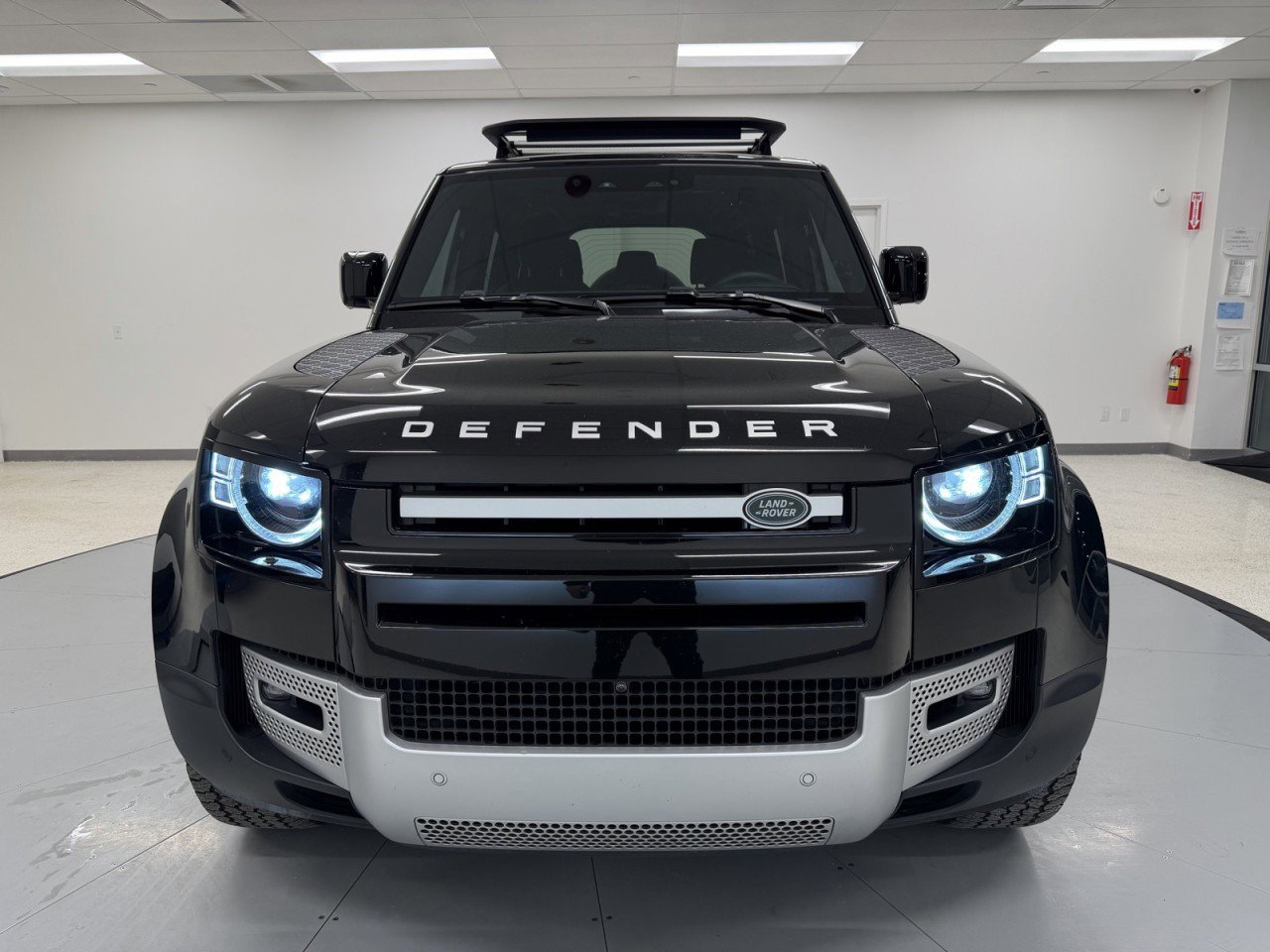 Used 2025 Land Rover Defender 110 S image 2