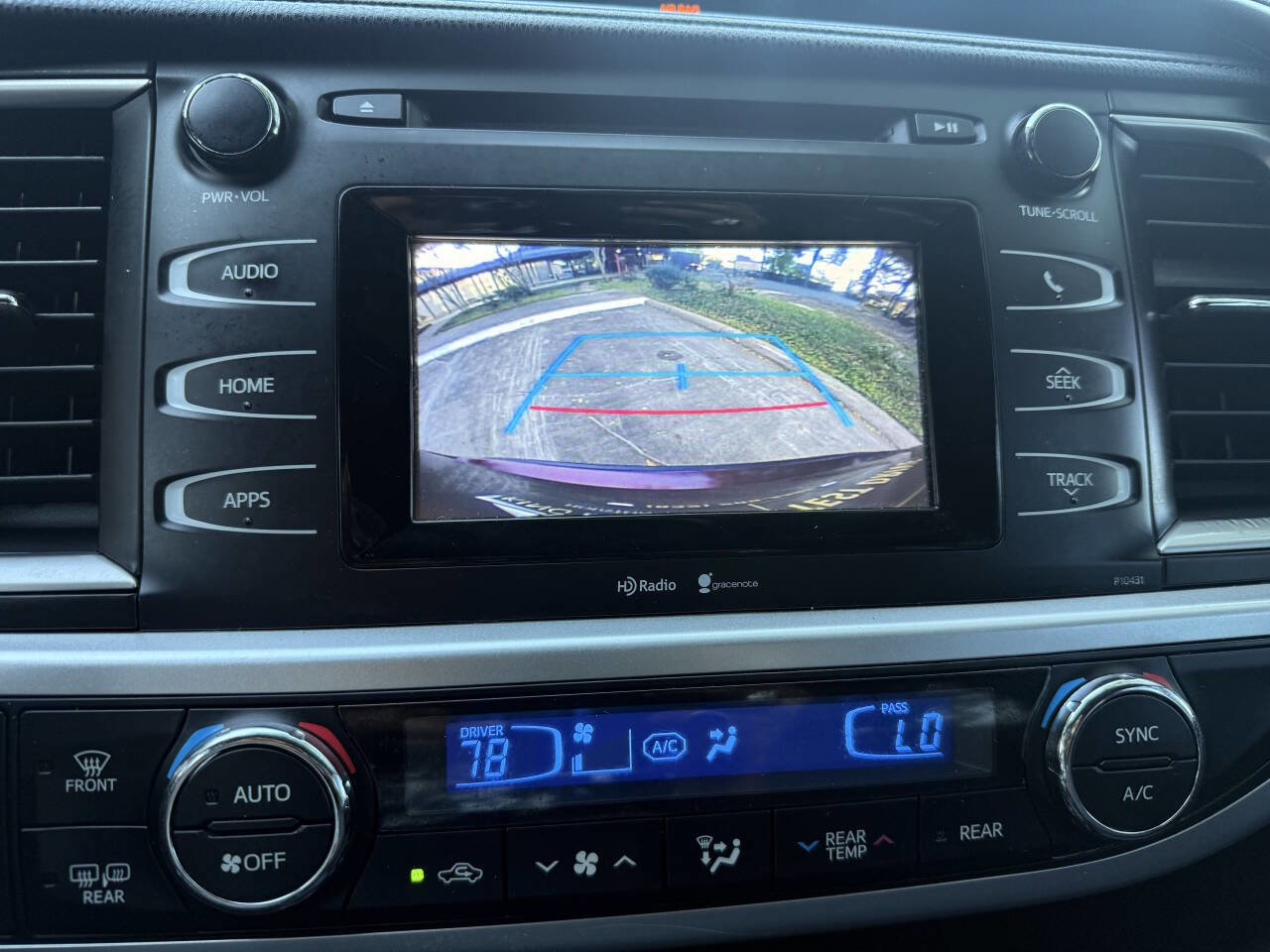 Used 2015 Toyota Highlander Plus FWD image 29