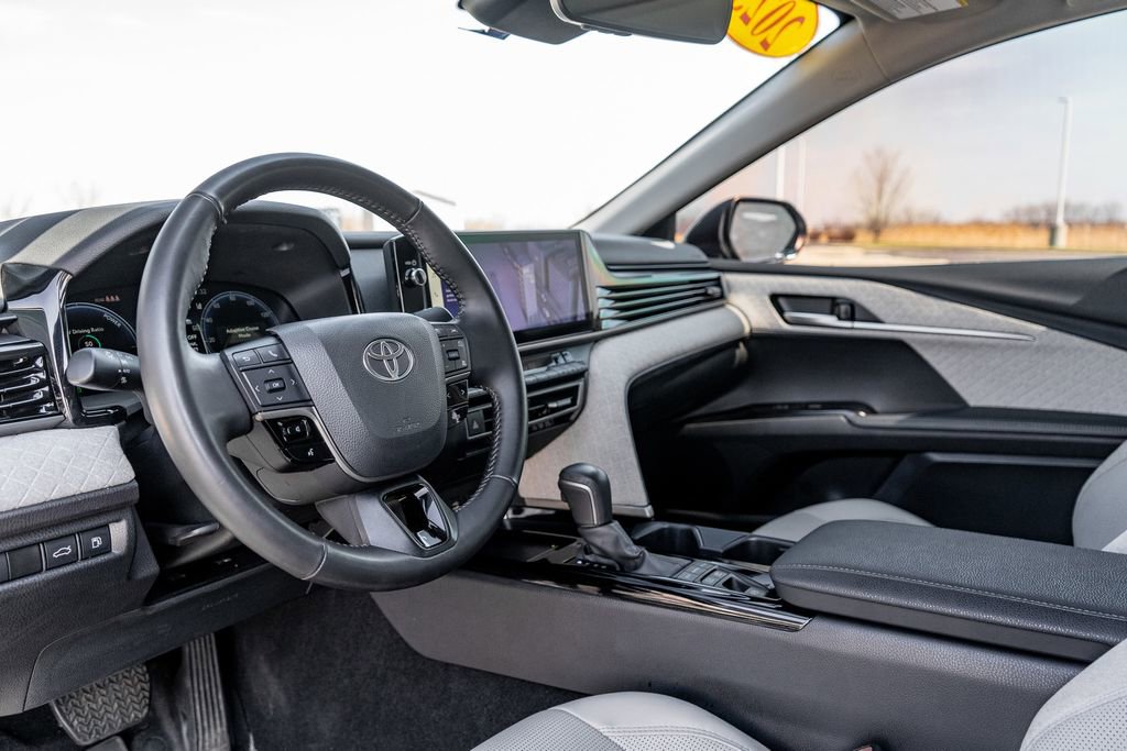 Used 2025 Toyota Camry XLE image 18