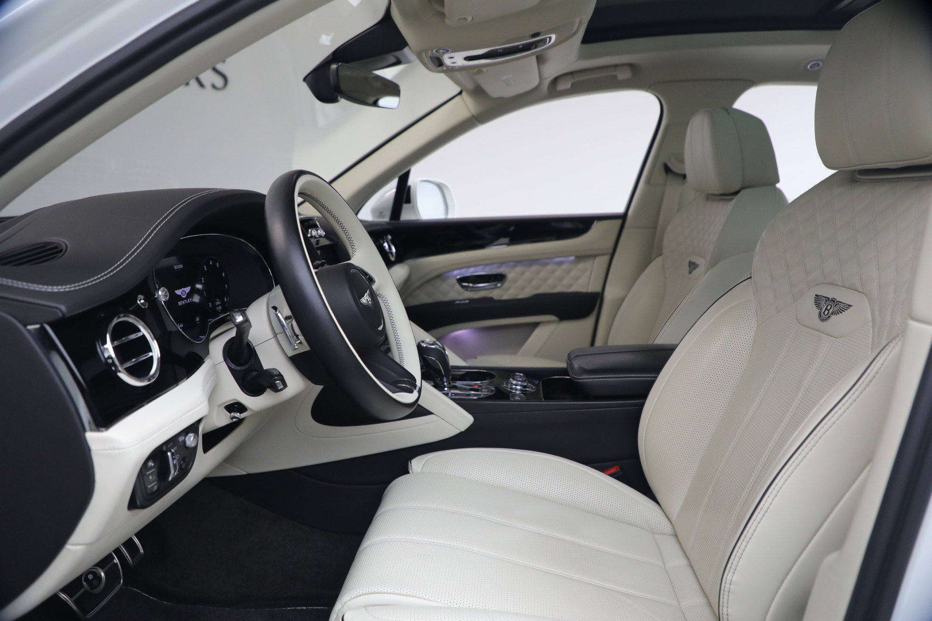 Used 2022 Bentley Bentayga AWD/4WD image 20