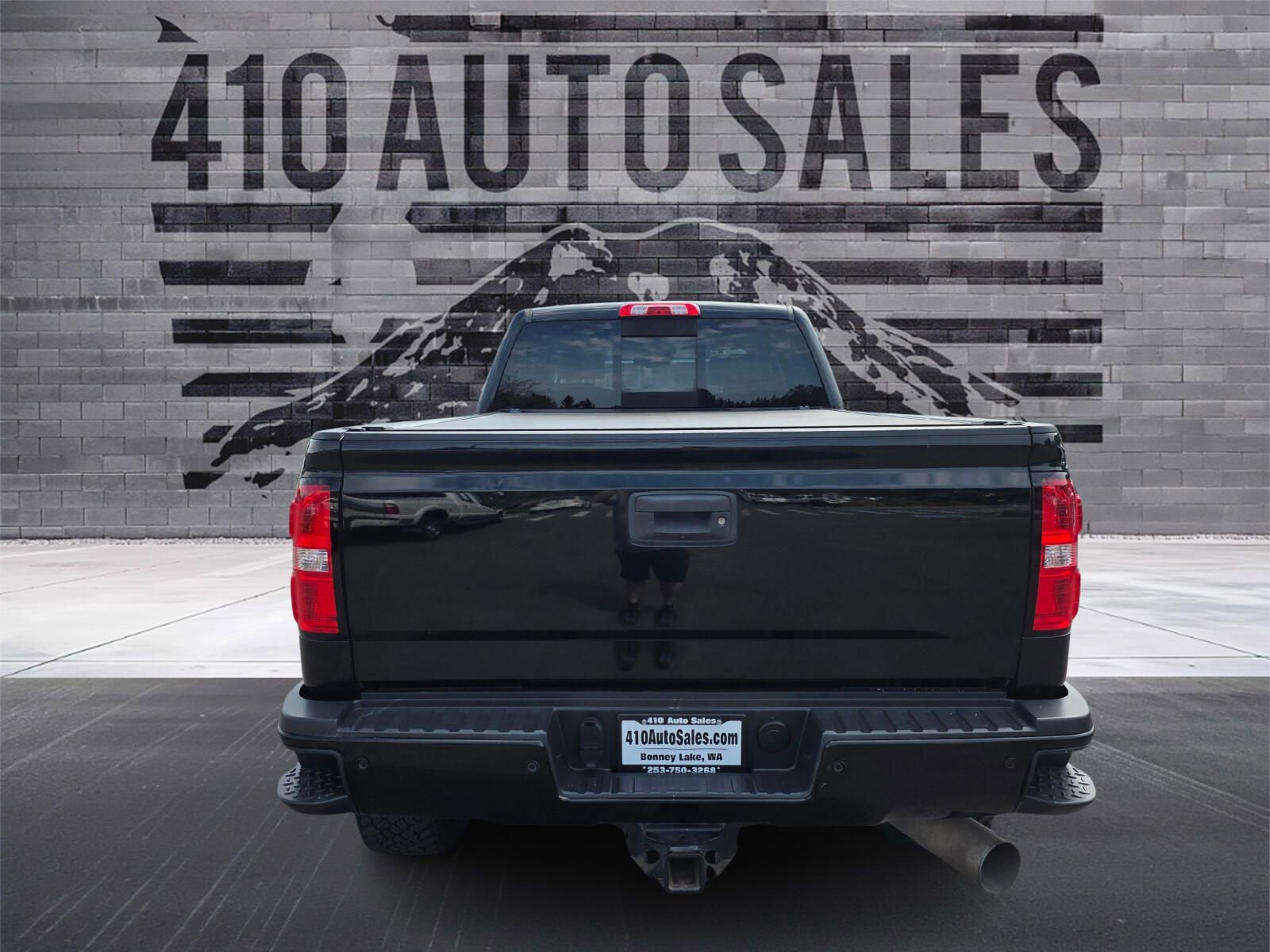 Used 2017 GMC Sierra 2500 Denali w/ Duramax Plus Package AWD/4WD image 4