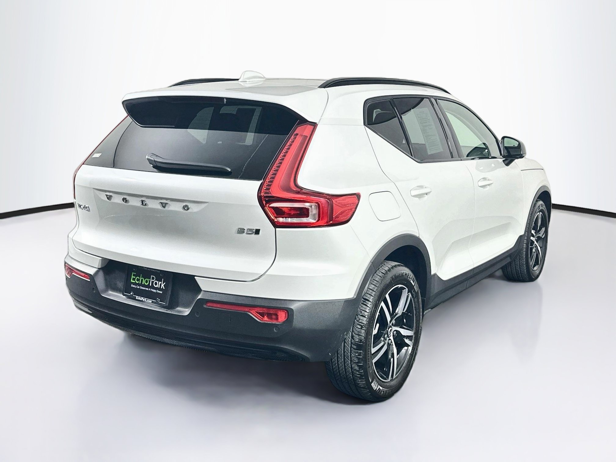 Used 2024 Volvo XC40 B5 Core w/ Protection Package AWD/4WD image 9