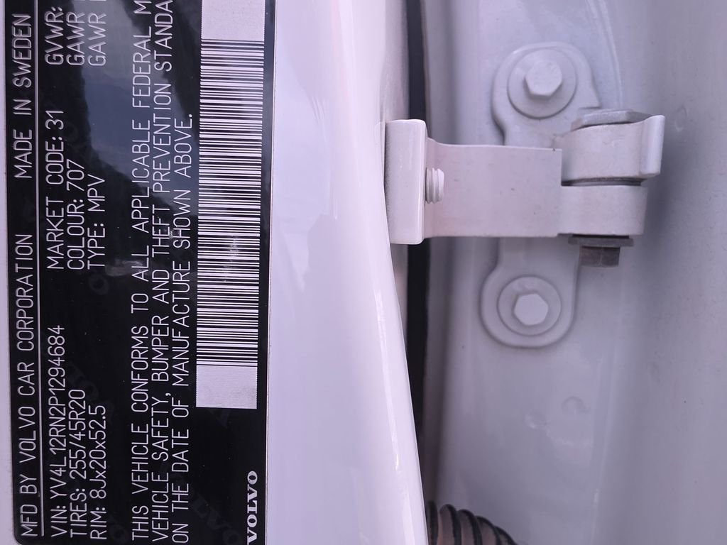 Used 2023 Volvo XC60 B5 Plus w/ Climate Package image 40