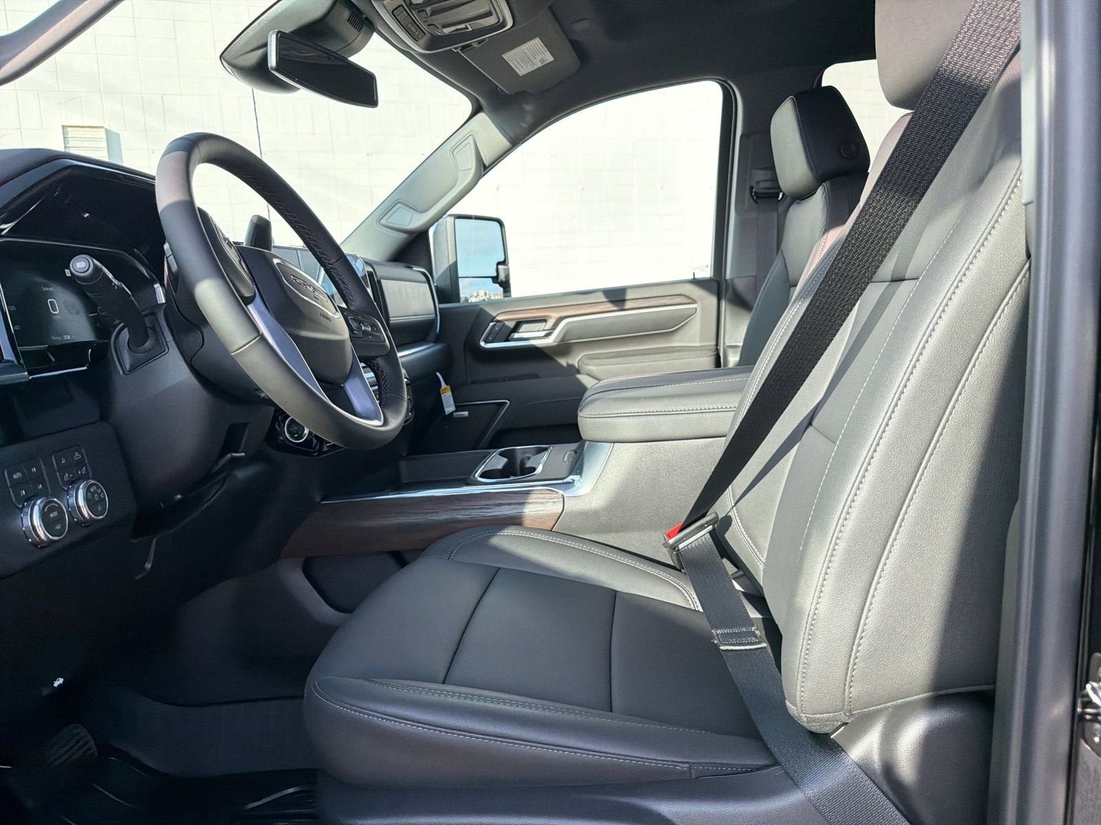 New 2026 GMC Sierra 2500 SLT w/ SLT Convenience Package image 15
