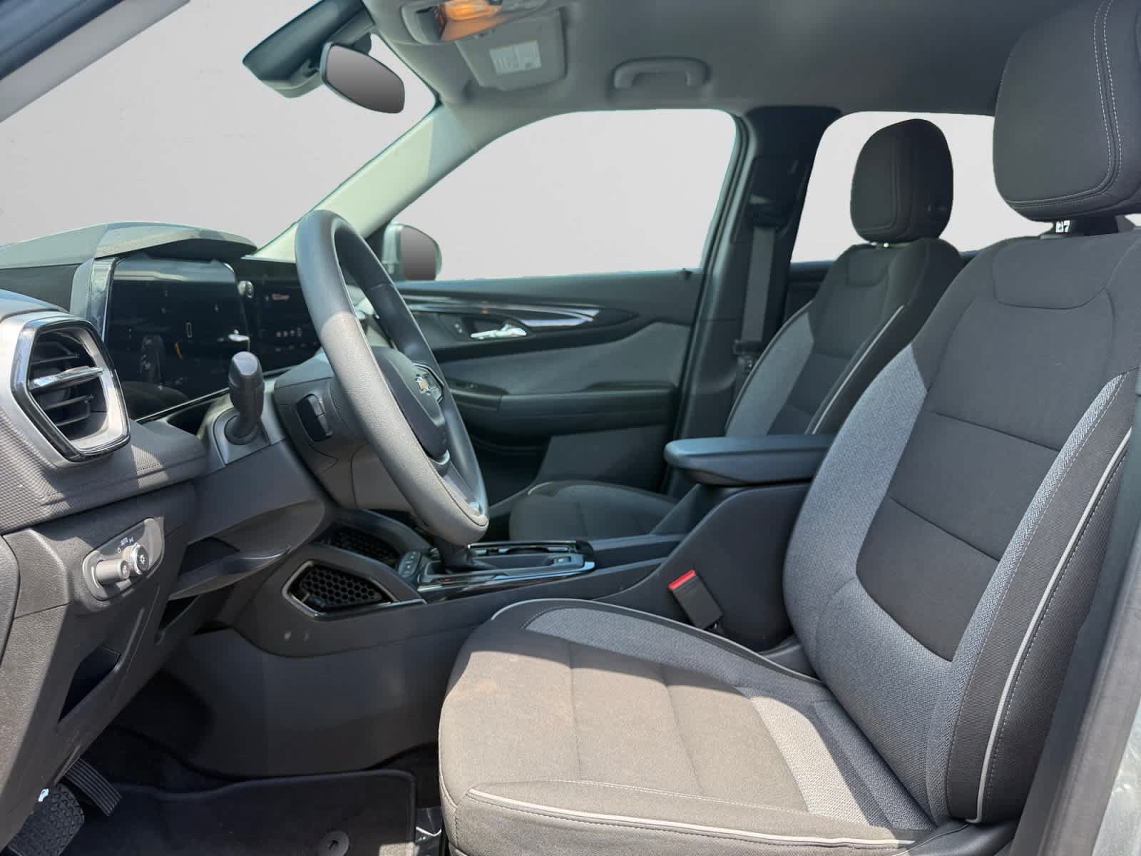 Used 2025 Chevrolet TrailBlazer LT AWD/4WD image 9