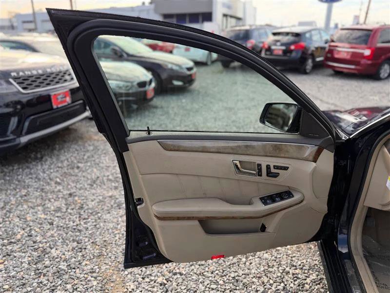 Used 2011 Mercedes-Benz E 350 4MATIC Wagon image 9