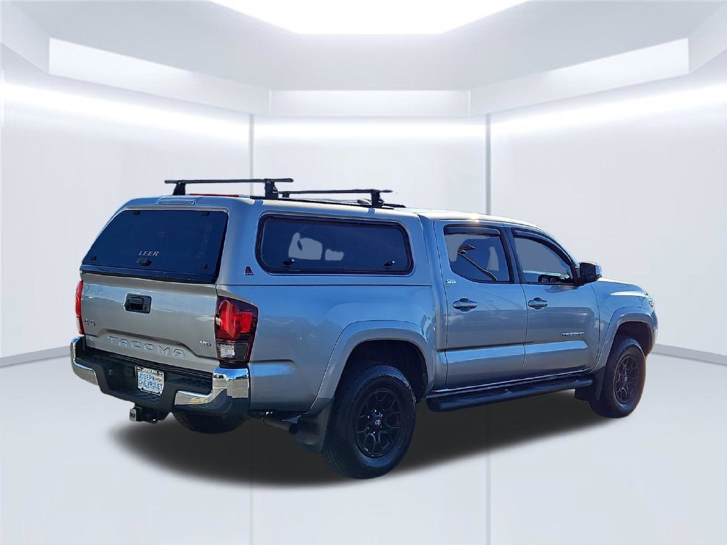 Used 2022 Toyota Tacoma SR5 AWD/4WD image 5