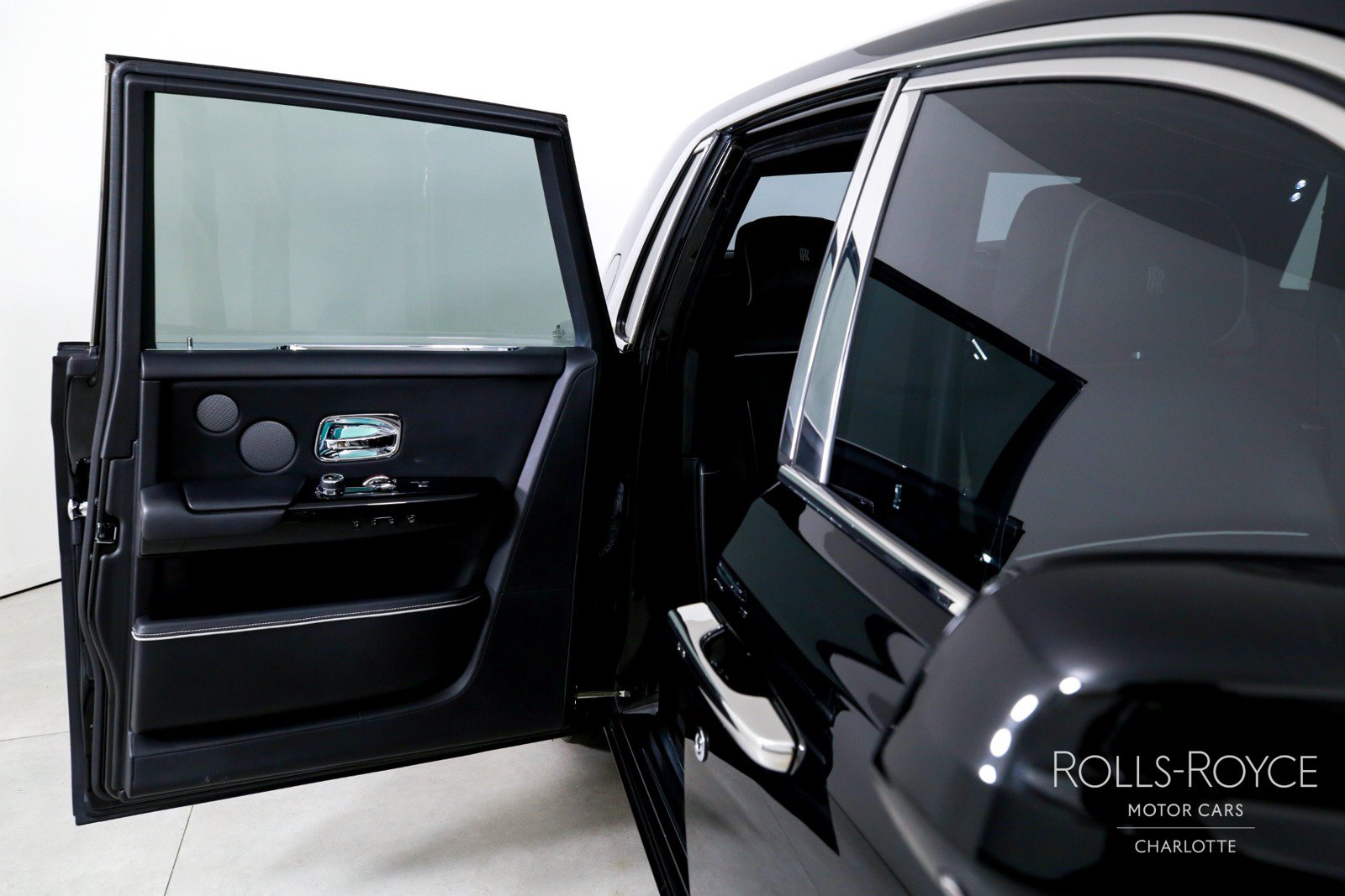 Used 2020 Rolls-Royce Phantom Sedan RWD image 28