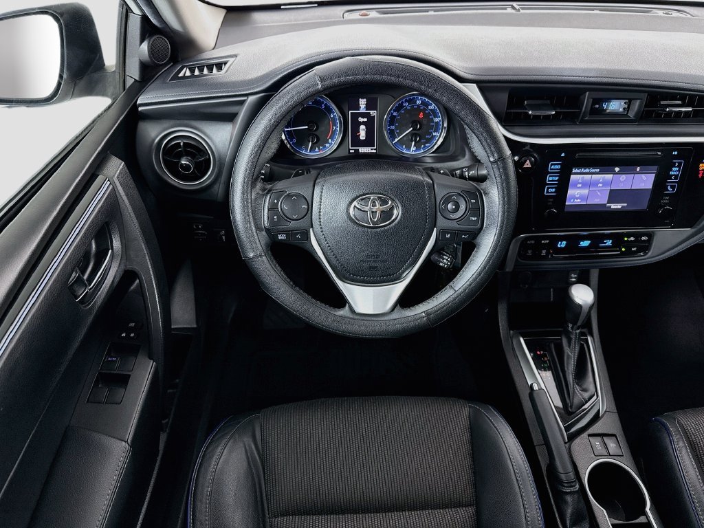 Used 2018 Toyota Corolla SE w/ Carpet Mat Package (TMS) FWD image 10