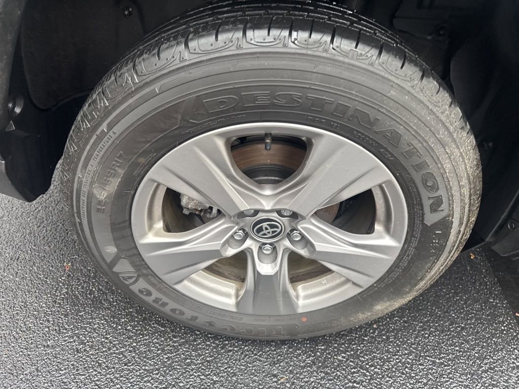 Used 2025 Toyota RAV4 XLE image 17