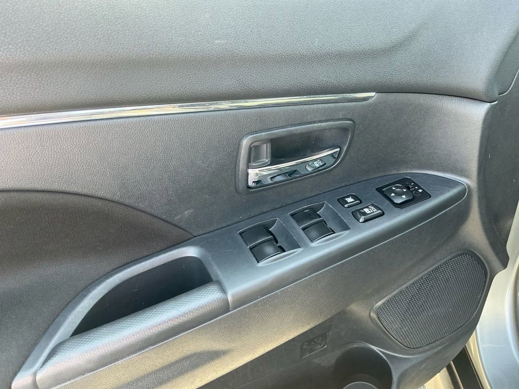 Used 2025 Mitsubishi Outlander ES image 16