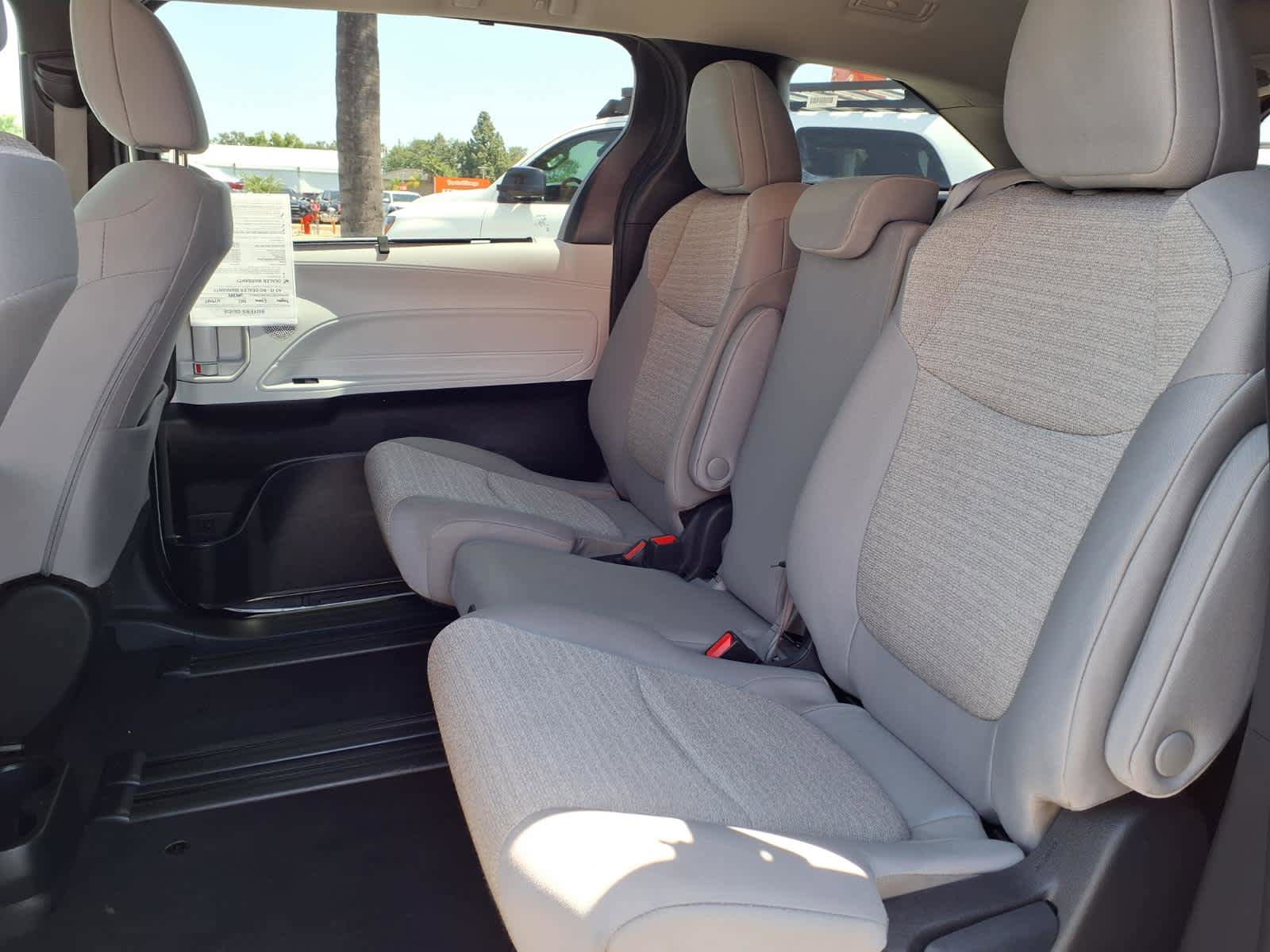 Certified 2025 Toyota Sienna LE FWD image 20