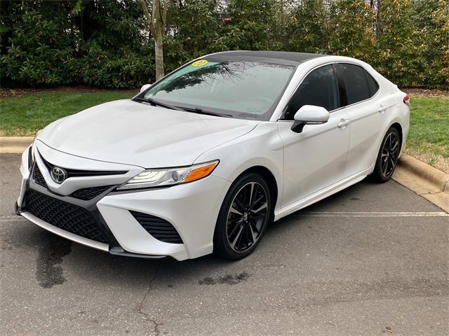Used 2020 Toyota Camry XSE image 3