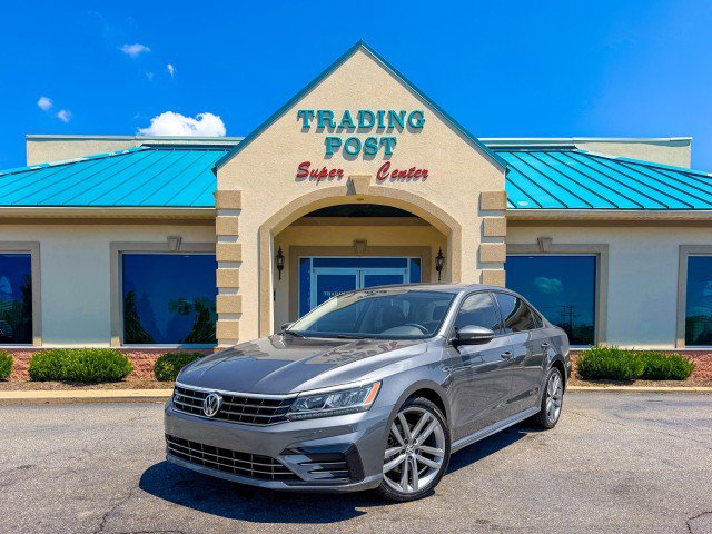 Used 2018 Volkswagen Passat 2.0T S FWD image 2