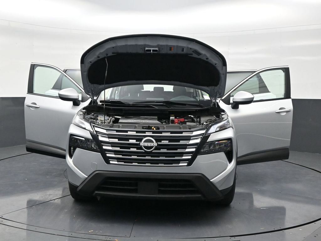Used 2024 Nissan Rogue SV image 34