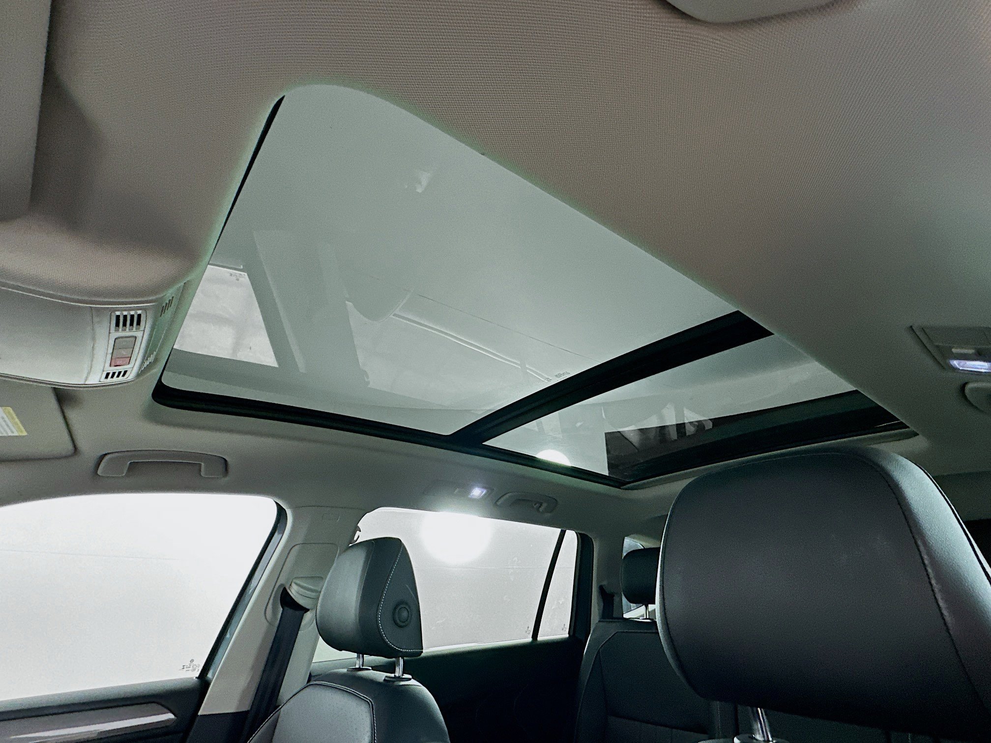 Used 2024 Volkswagen Tiguan SE image 25