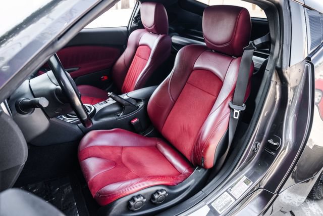 Used 2010 Nissan 370Z Touring w/ Sport Pkg RWD image 4