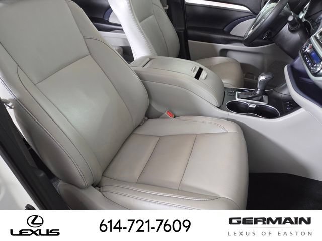 Used 2019 Toyota Highlander XLE AWD/4WD image 28