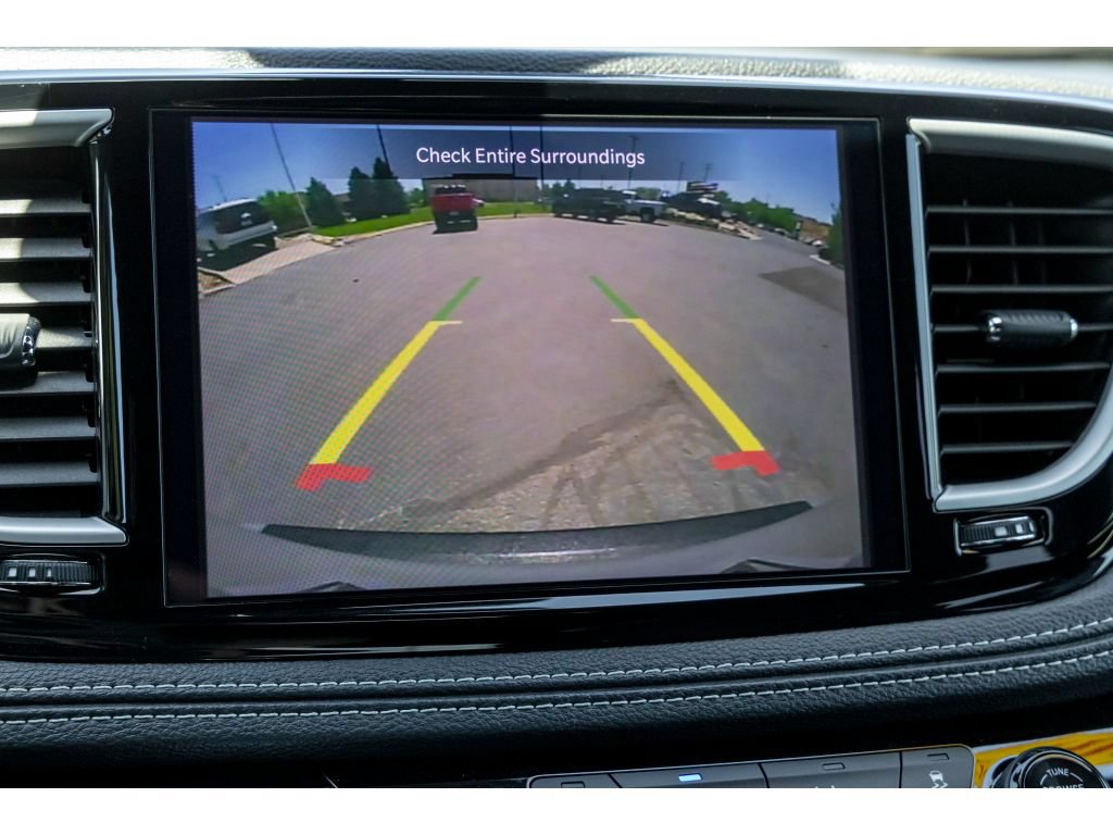 Used 2024 Chrysler Pacifica Touring FWD image 25