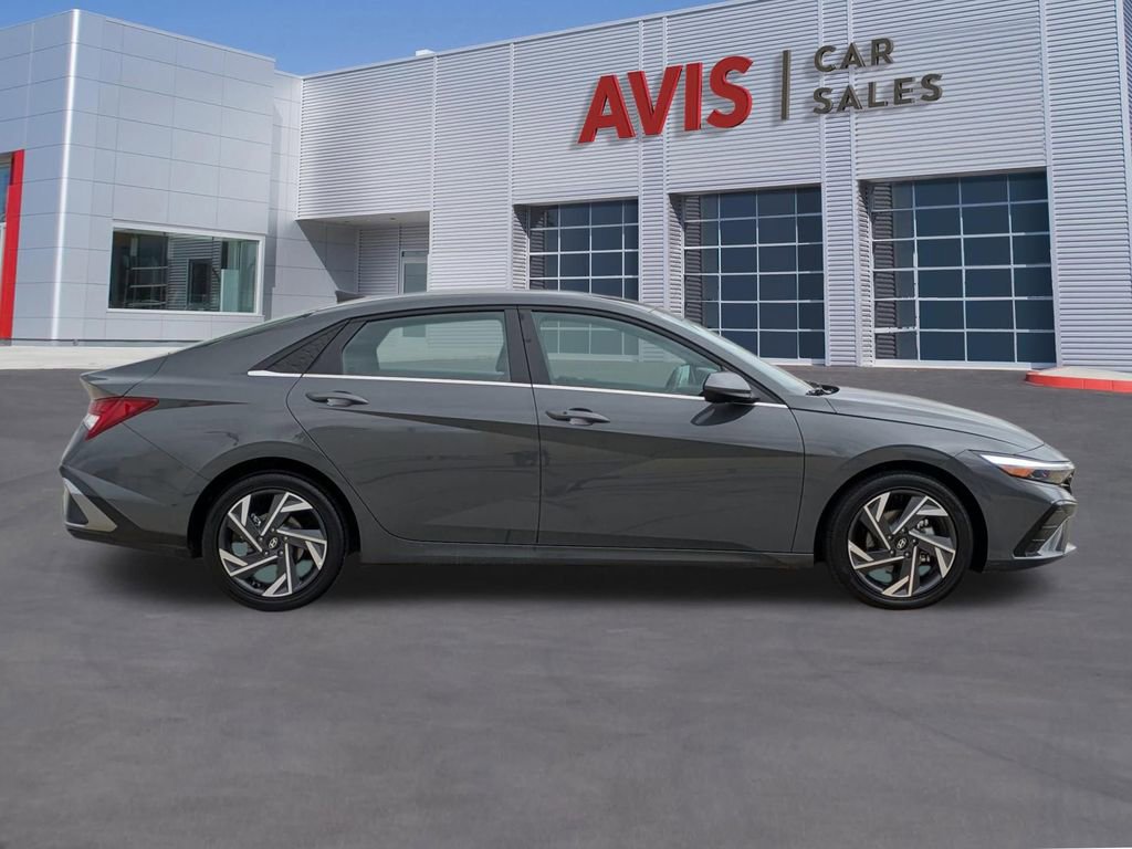 Used 2025 Hyundai Elantra SEL FWD image 5