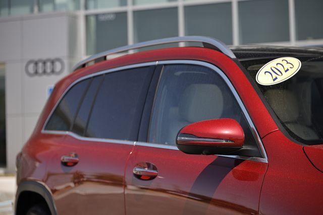 Used 2023 Mercedes-Benz GLB 250 4MATIC image 3