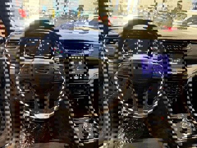 New 2025 Jeep Grand Cherokee Laredo w/ Luxury Tech Group I image 17