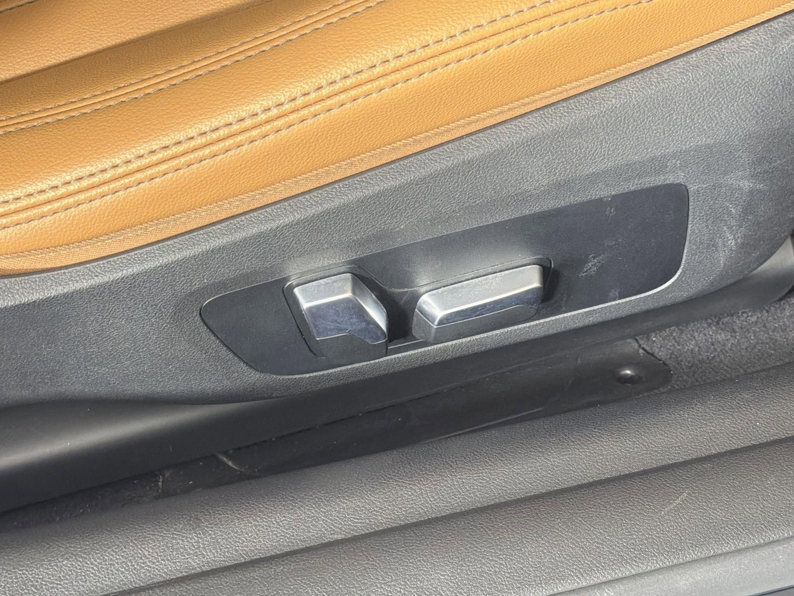 Used 2023 BMW 430i Convertible w/ Convenience Package image 30