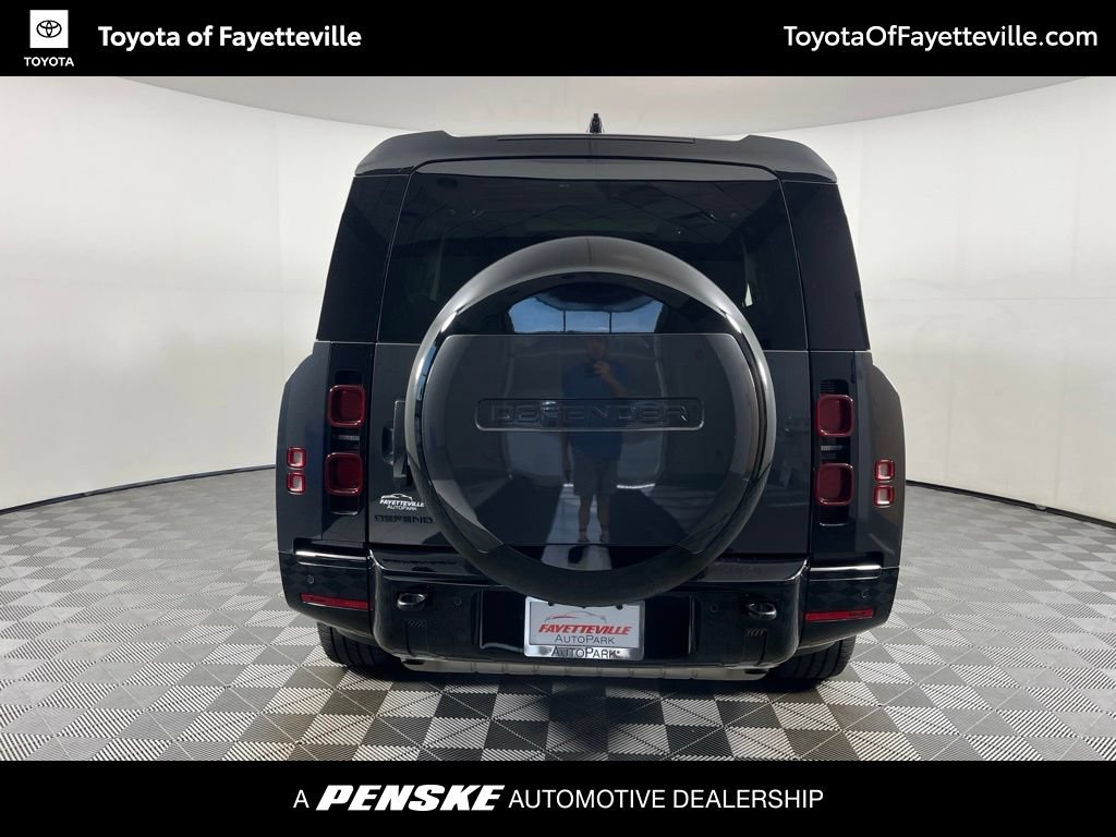 Used 2025 Land Rover Defender 130 X-Dynamic SE AWD/4WD image 4