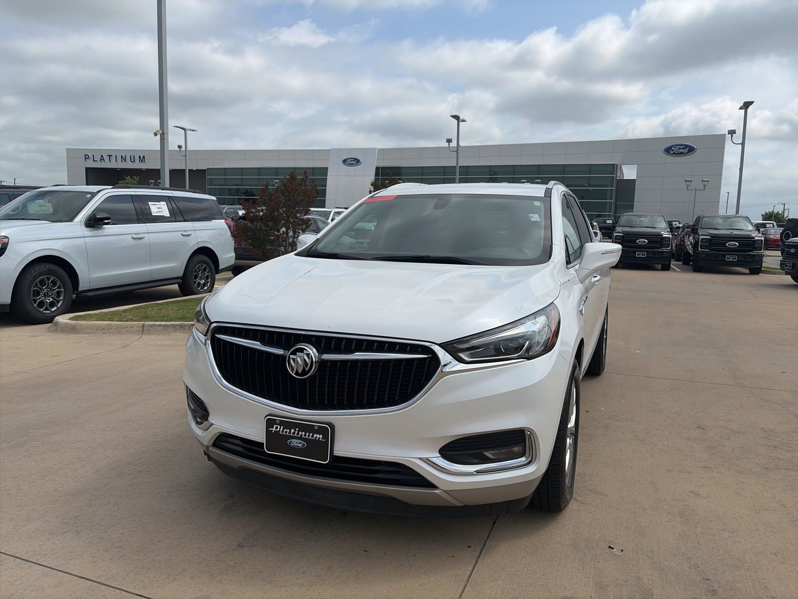 Used 2019 Buick Enclave Essence FWD image 27