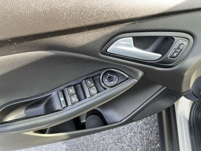 Used 2016 Ford Focus SE FWD image 16