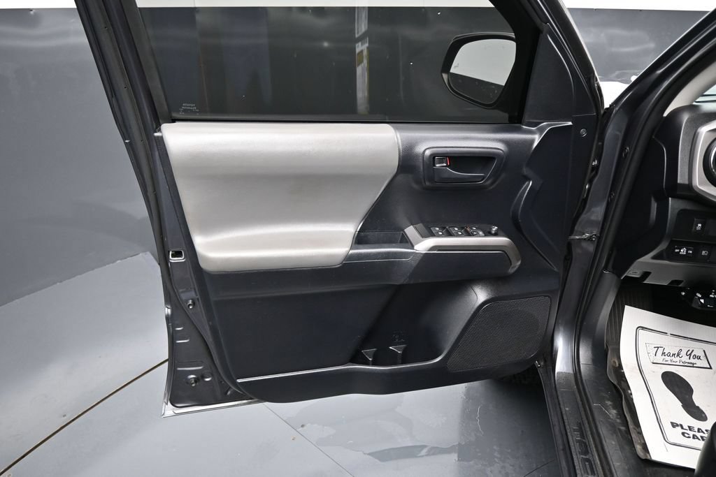 Used 2021 Toyota Tacoma SR5 w/ Technology Package AWD/4WD image 10