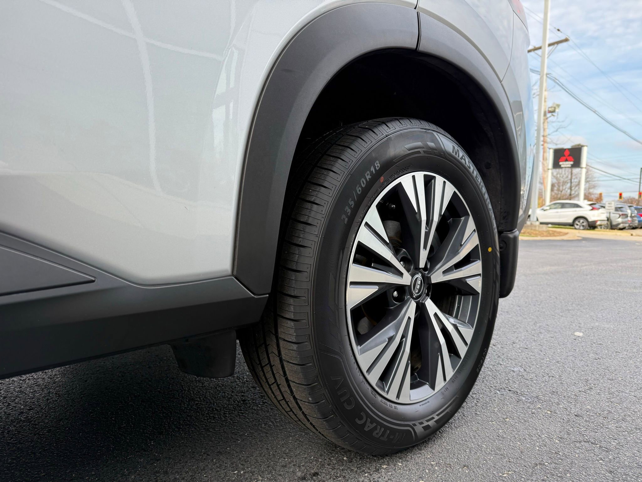 Used 2023 Nissan Rogue SV w/ SV Premium B Package image 15