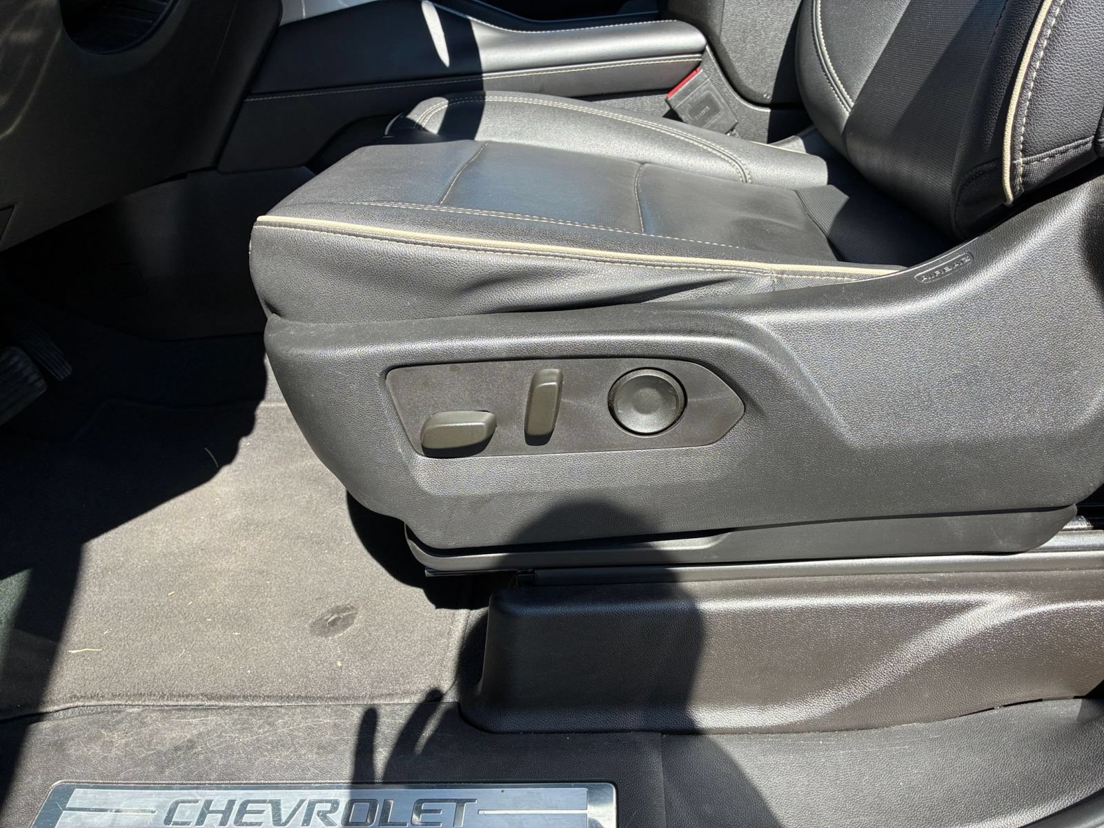 Used 2023 Chevrolet Tahoe Premier AWD/4WD image 20