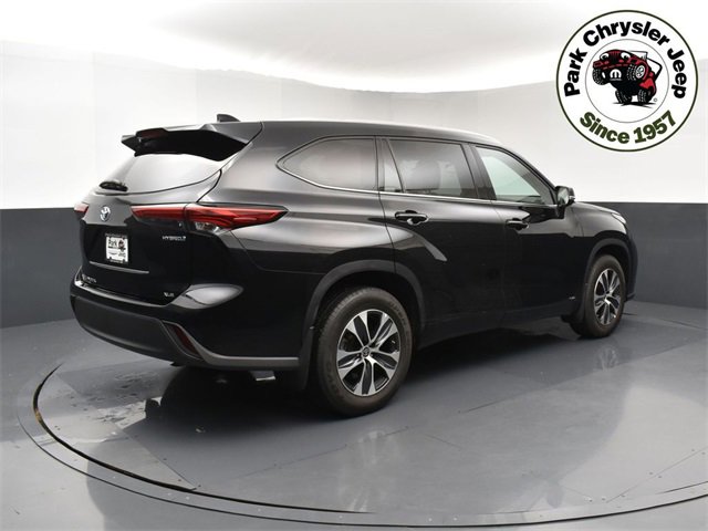 Used 2022 Toyota Highlander XLE image 6